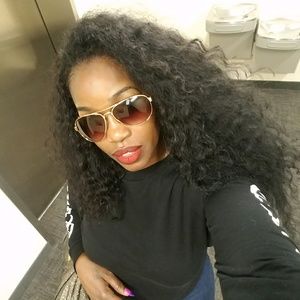 Meet your Posher, Yoshica